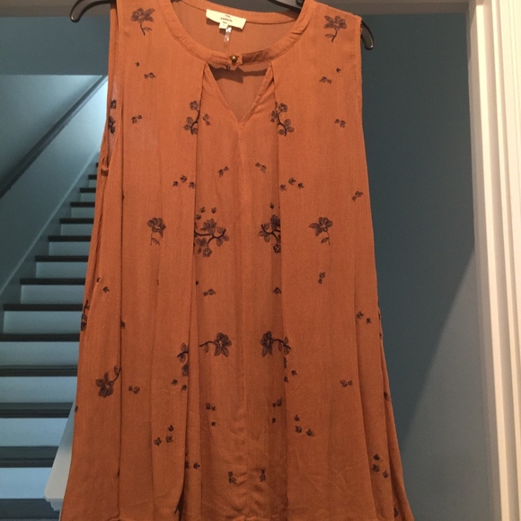 entro Tops - Floral Tunic Top entro Tops - Floral Tunic Top